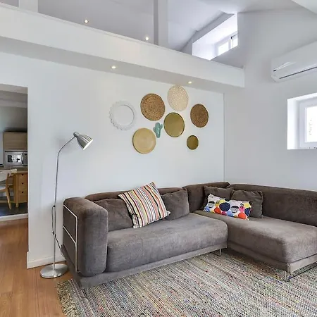 Modern With Terrace By The River شقة