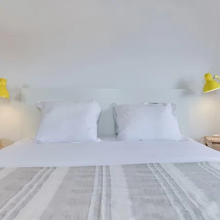 Modern With Terrace By The River Apartman *