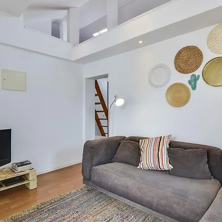 Apartment Modern With Terrace By The River