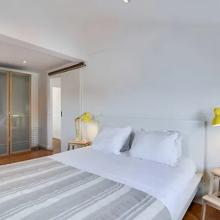 Modern With Terrace By The River Apartment